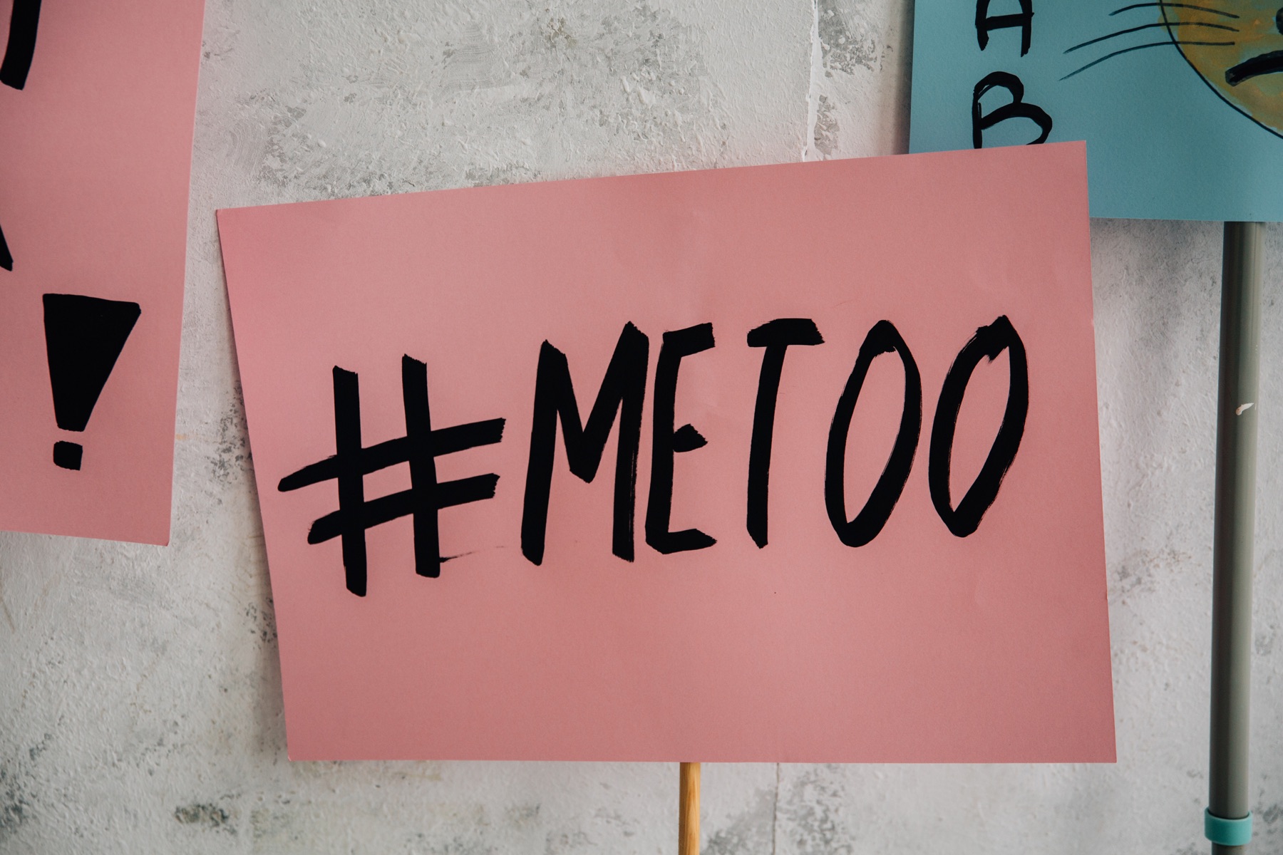 Protestbord met de tekst #MeToo